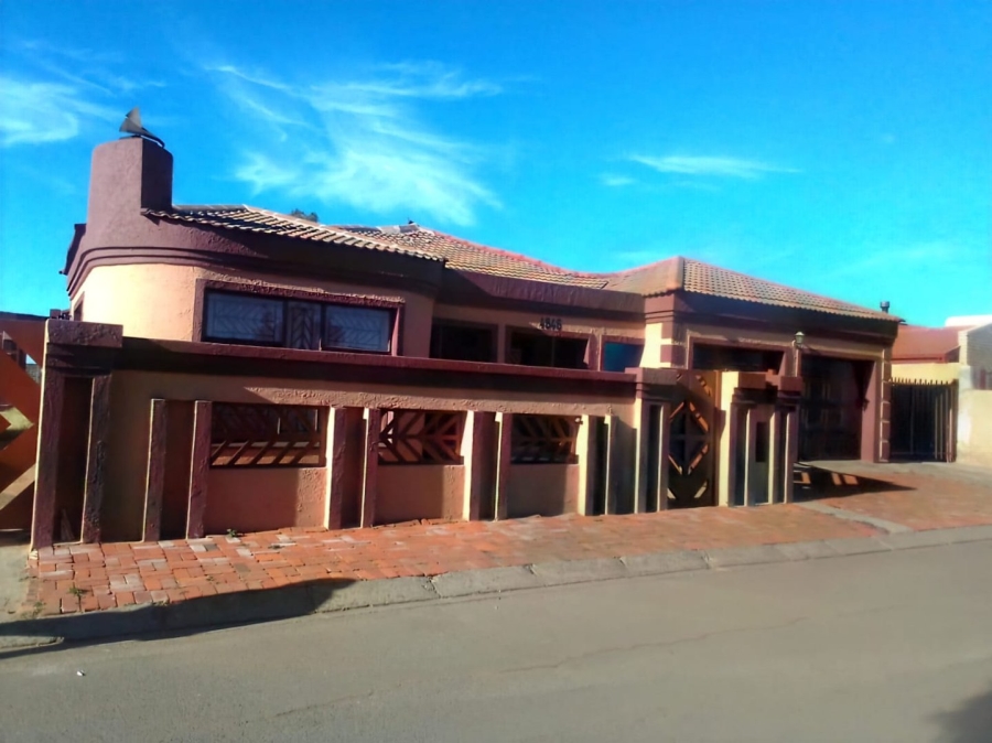 4 Bedroom Property for Sale in Bloemside 2 Free State